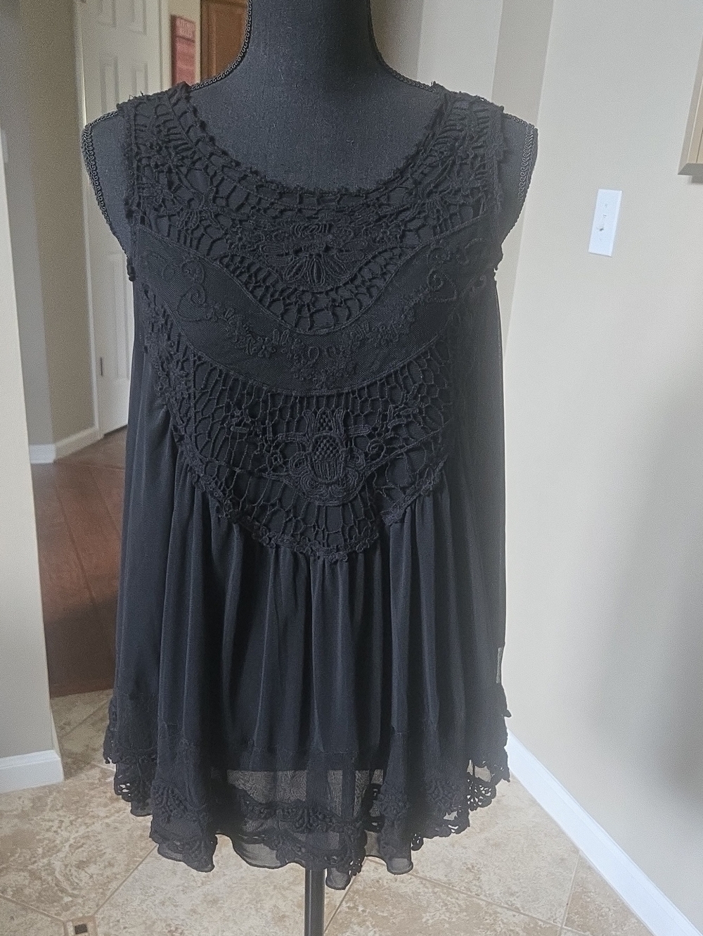 Ultra Pink Black Crochet Yoke Sleeveless Camisole